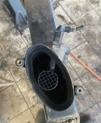 BMW 5 E39 Mass air flow meter 7870760 0928400468
