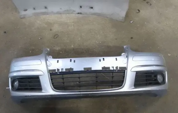 Volkswagen Golf V Front bumper