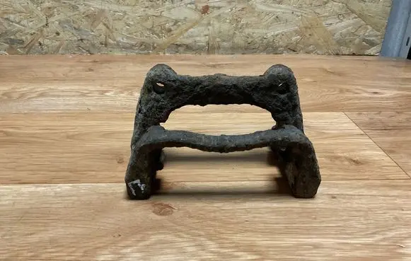 Opel Zafira B Brake caliper pad carrier rear