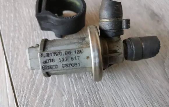 Audi 100 S4 C4 Valve vacuum 078133517 70179803 937081