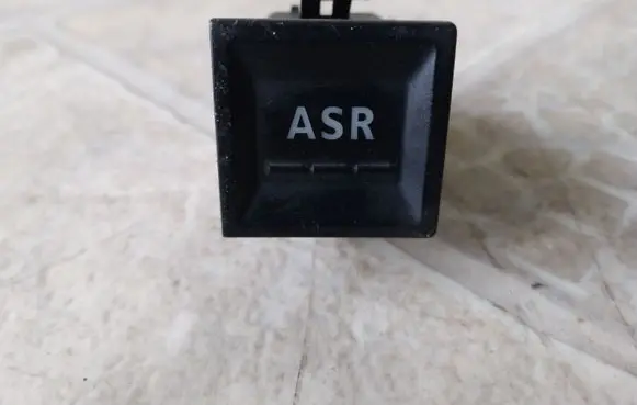 Traction control (ASR) switch