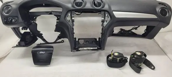 Ford Mondeo MK IV Dashboard