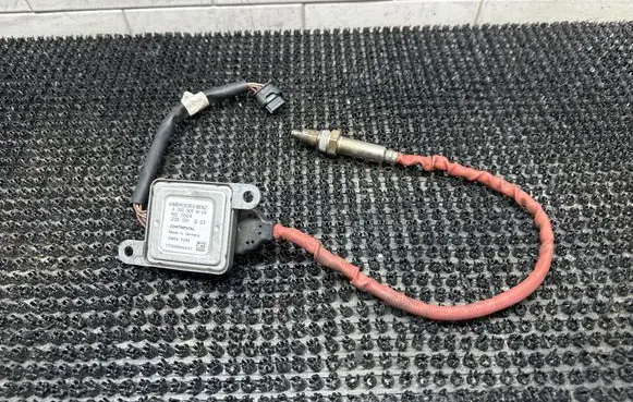 Mercedes-Benz ML W166 Lambda probe sensor A0009056104