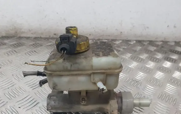Skoda Octavia Mk1 (1U) Master brake cylinder 21027099