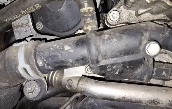Volkswagen Golf VI Engine coolant pipe/hose 03l121132