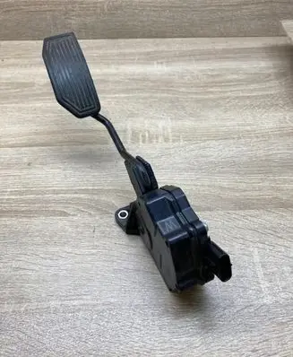 Toyota Prius (XW20) Accelerator throttle pedal 7811012040