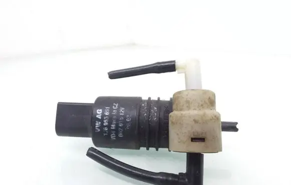 Volkswagen Polo Windscreen/windshield washer pump 1J6955651