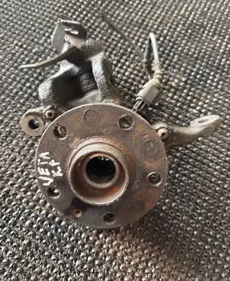 Volkswagen Jetta VI Front wheel hub 5C0407255A