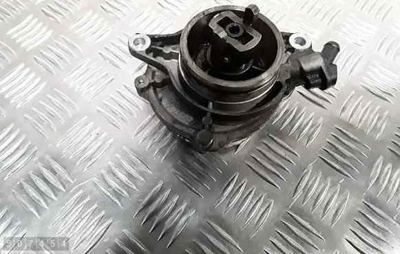 BMW 5 E60 E61 Vacuum pump