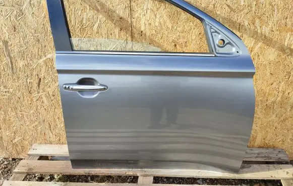 Mitsubishi Outlander Front door