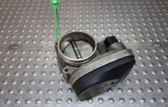 BMW 1 E81 E87 Throttle body valve S27705733 1439580