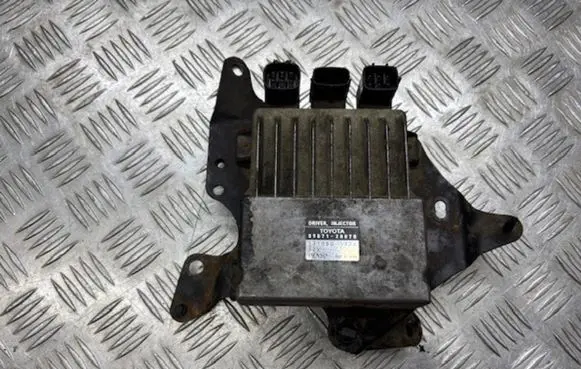Lexus IS 220D-250-350 Fuel injection control unit/module 8987120070 1310001371