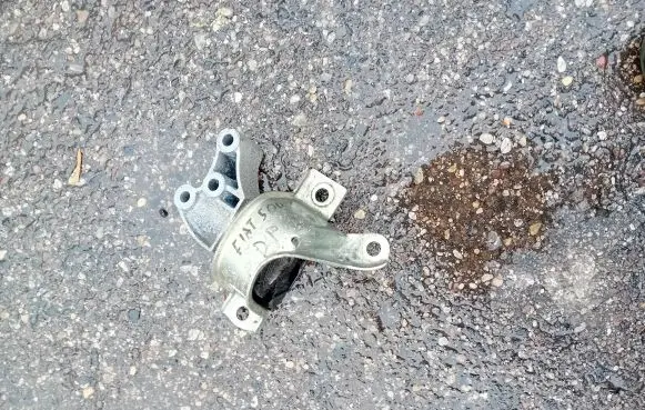 Fiat 500E Engine mount bracket