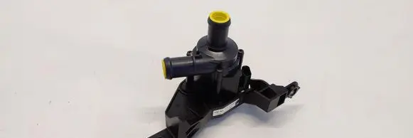 Volkswagen Tiguan Water pump 05E965561 5WA121599A