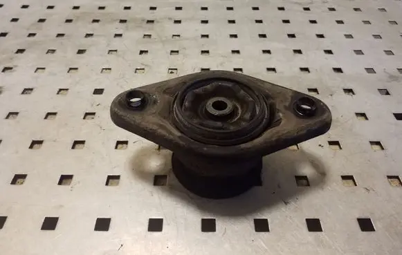 Hyundai i40 Front shock absorber mounting bracket 
