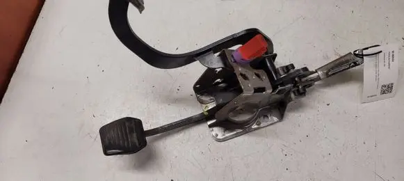 Ford Focus Pedal assembly 98AB2450