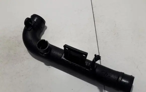 Audi A4 S4 B5 8D Intercooler hose/pipe 8D0145840A