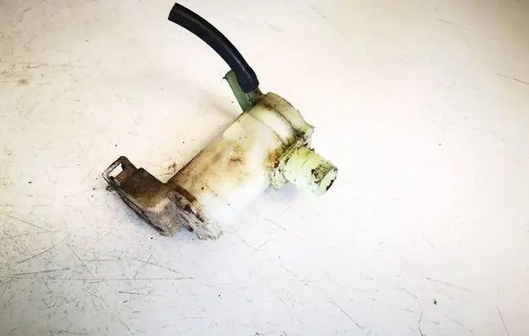 Nissan X-Trail T30 Windscreen/windshield washer pump 2224624a 2224624-a