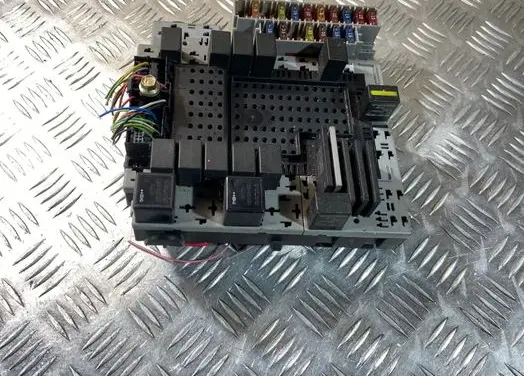 Volvo XC90 Fuse module 30679527 08696098