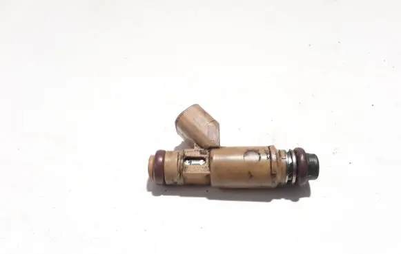 Volvo S40 Fuel injector 8627815