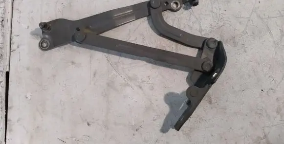Chevrolet Epica Tailgate/trunk/boot hinge V250RH