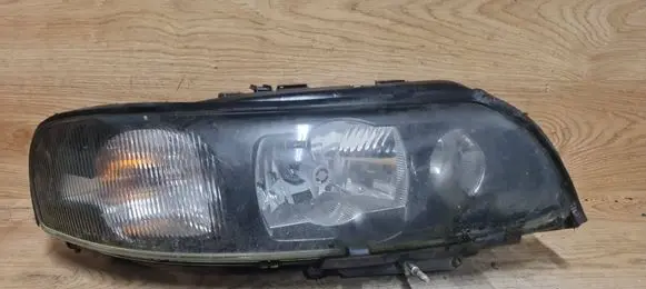 Volvo V70 Headlight/headlamp 30655906