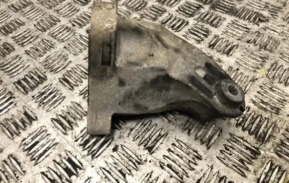 Mercedes-Benz C W204 Engine mounting bracket A6422230604