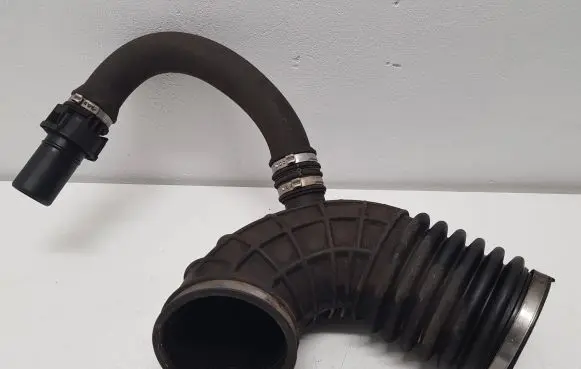 BMW 1 F20 F21 Air intake hose/pipe 58650910 586509