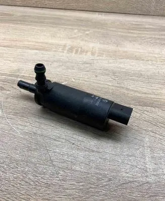 BMW 5 E39 Headlight washer pump 8377613