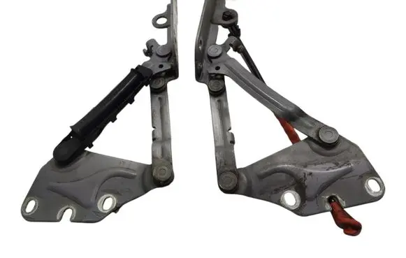 Engine bonnet/hood hinges