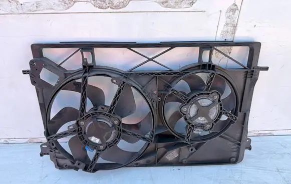 Opel Vivaro Electric radiator cooling fan 214818795R