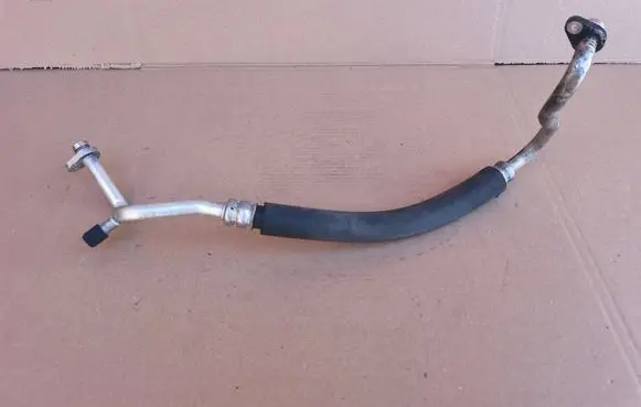 Nissan Juke I F15 Air conditioning (A/C) pipe/hose 924801KK1A