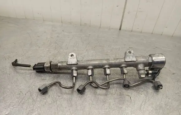Mercedes-Benz Vito Viano W639 Fuel main line pipe R9144Z240A A6510700495