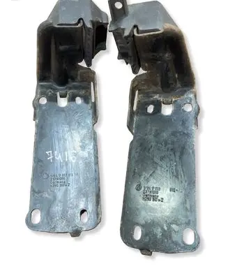 BMW 3 E90 E91 Radiator mount bracket 7117811 7117812