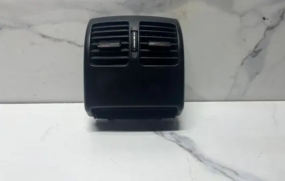 Mercedes-Benz C W204 Rear air vent grill A2048300954