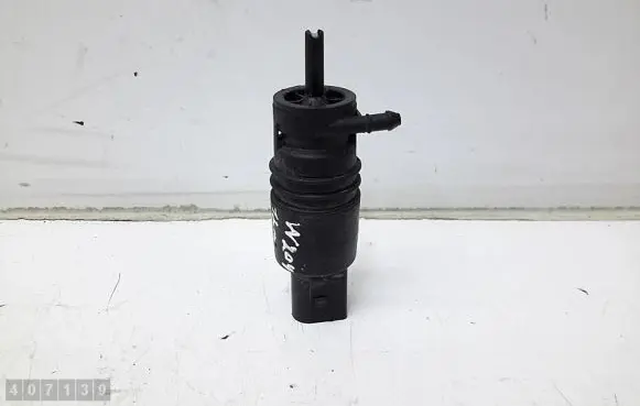 Mercedes-Benz C W204 Windscreen/windshield washer pump 2218690121