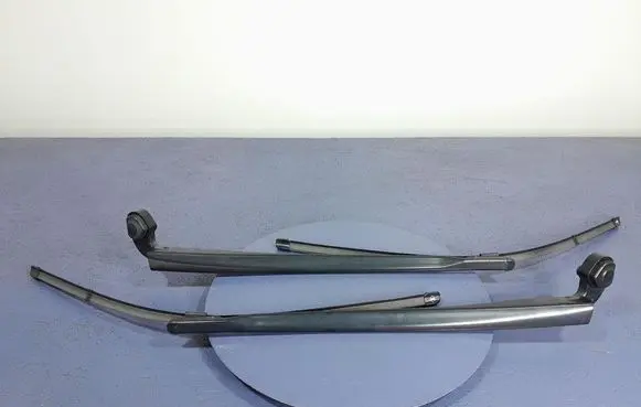 Seat Leon (1P) Front wiper blade arm 1P0955409A