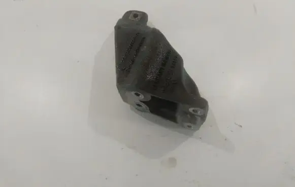 BMW 3 E90 E91 Engine mounting bracket 6760320