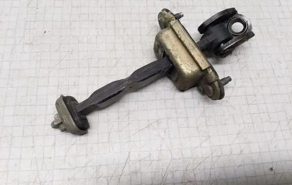 Ford Mondeo Mk III Rear door check strap stopper