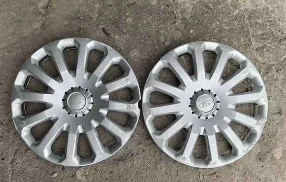 Ford Fiesta R15 wheel hub/cap/trim 8V211130JB