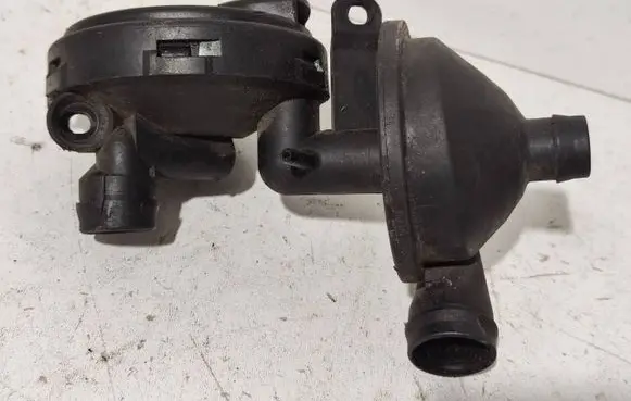 BMW 5 E39 Oil breather separator 7501566 120405 11617501566