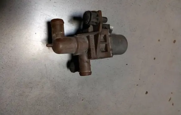 Mercedes-Benz Vito Viano W638 Coolant heater control valve 0018300684
