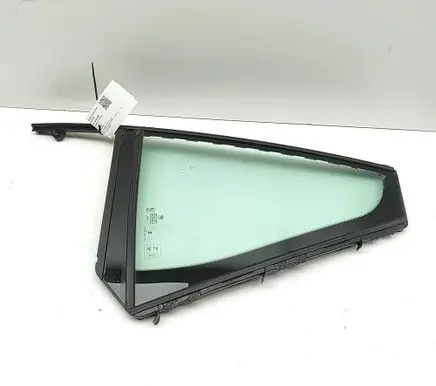 BMW X5 G05 Rear vent window glass 7428711