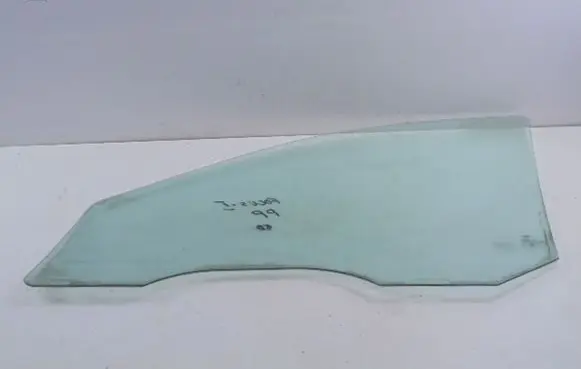 Ford Focus Front door window glass four-door 43R-001057
