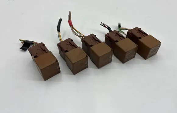 Jaguar XK8 - XKR Other relay LJA6703AA V23136B1X21