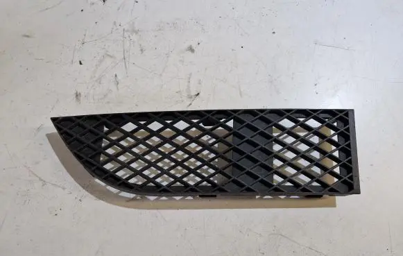 BMW 7 E65 E66 Front bumper lower grill 51117135564