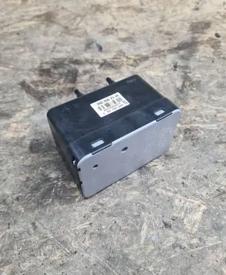 Mercedes-Benz E W211 Central locking vacuum pump 0008002548