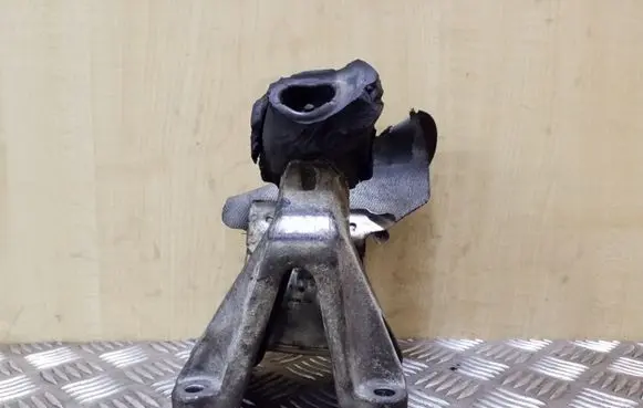 Audi A5 8T 8F Engine mounting bracket 8K0199307AQ