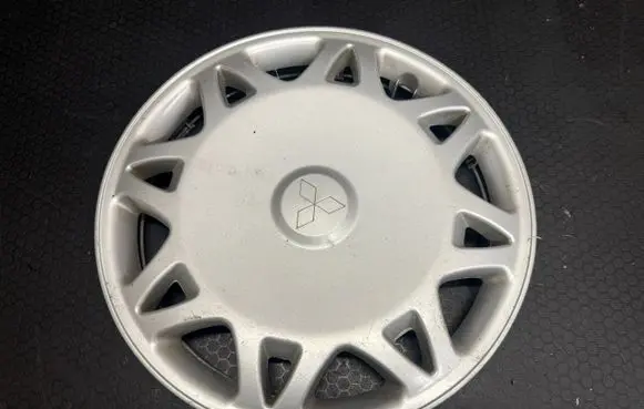 Mitsubishi Colt R14 wheel hub/cap/trim 72107 C5005