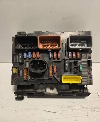 Peugeot 307 Fuse module 9661087080